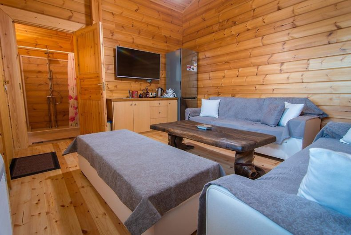 Aelia Chalet Livadi prostor za sedenje.jpg
