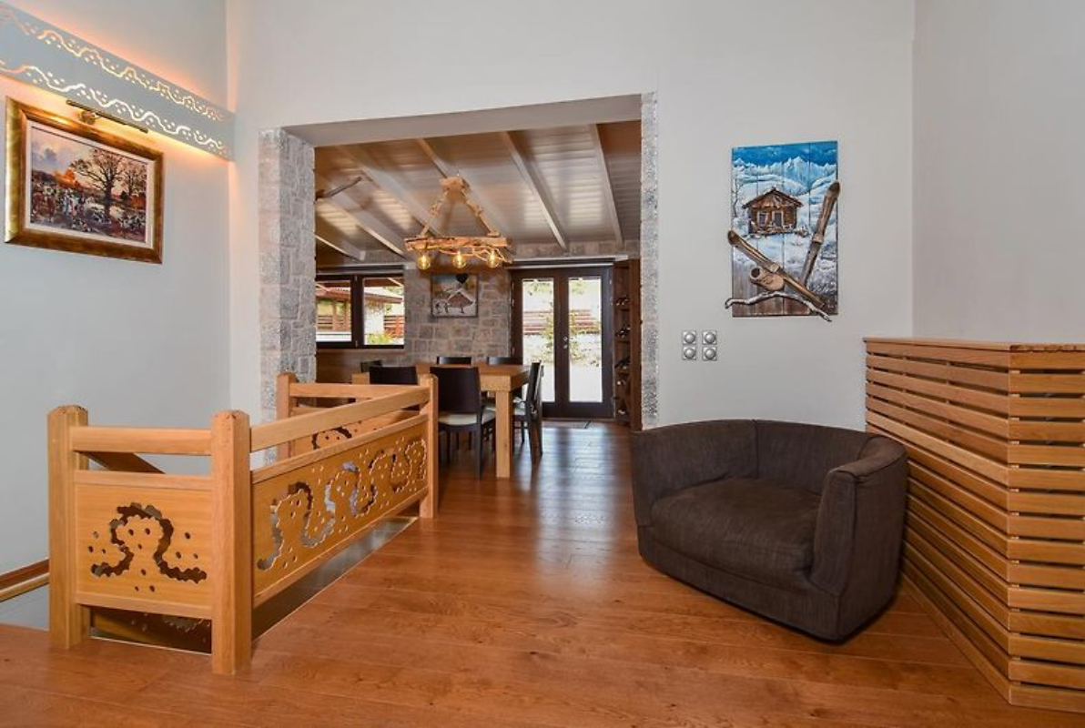 Aelia Chalet Livadi unutrašnji prostor.jpg