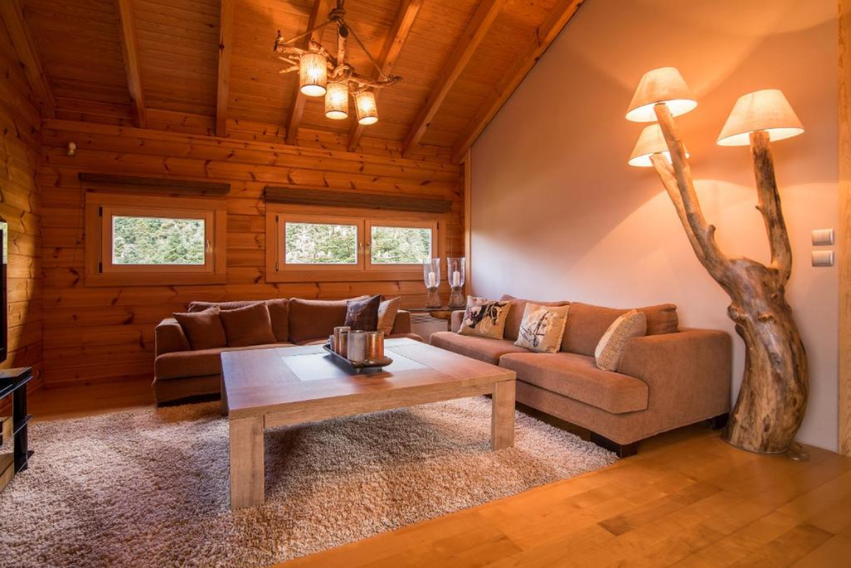 Aelia Parnassos Chalet unutrašnji prostor.jpg