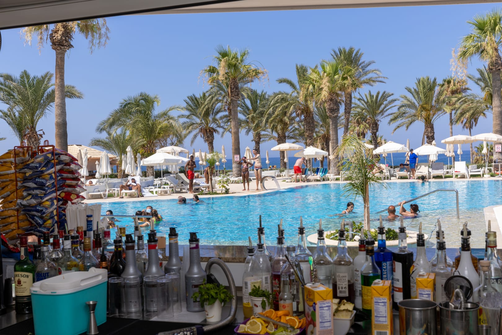Venus Beach Hotel bar kod bazena.jpg