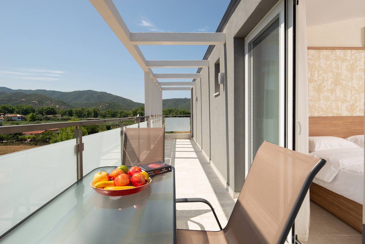 Astra Sarti Luxury Suites balkon.jpeg