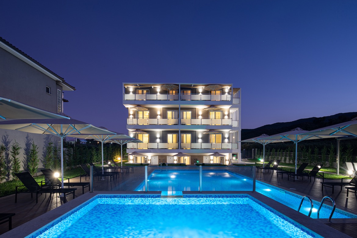 Astra Sarti Luxury Suites glavna zgrada.jpg