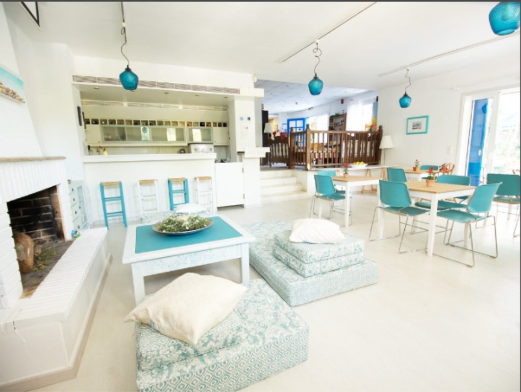 Daphne’s Club Hotel Apartments lobi.jpg