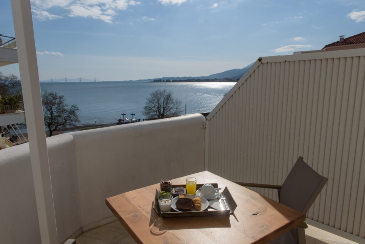 Nafpaktos hotel balkon.jpg