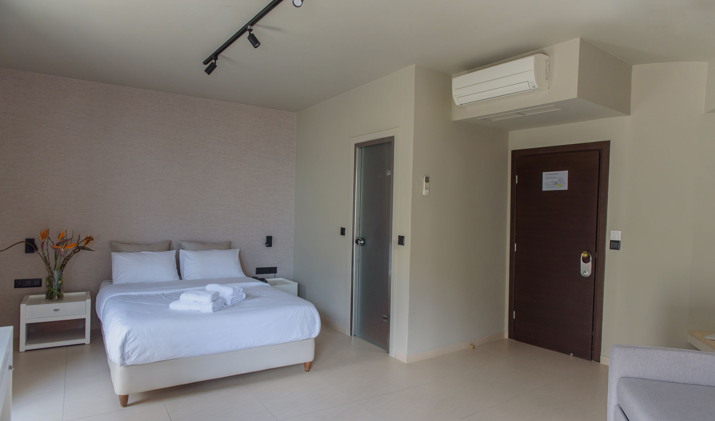 Nafpaktos hotel comfort soba.jpg