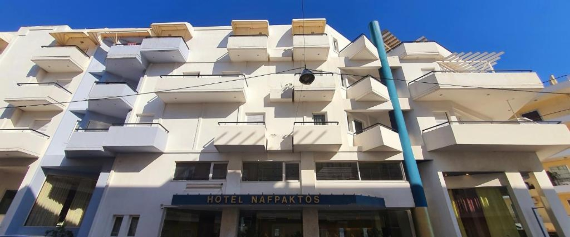 Nafpaktos hotel izgled od spolja.jpg