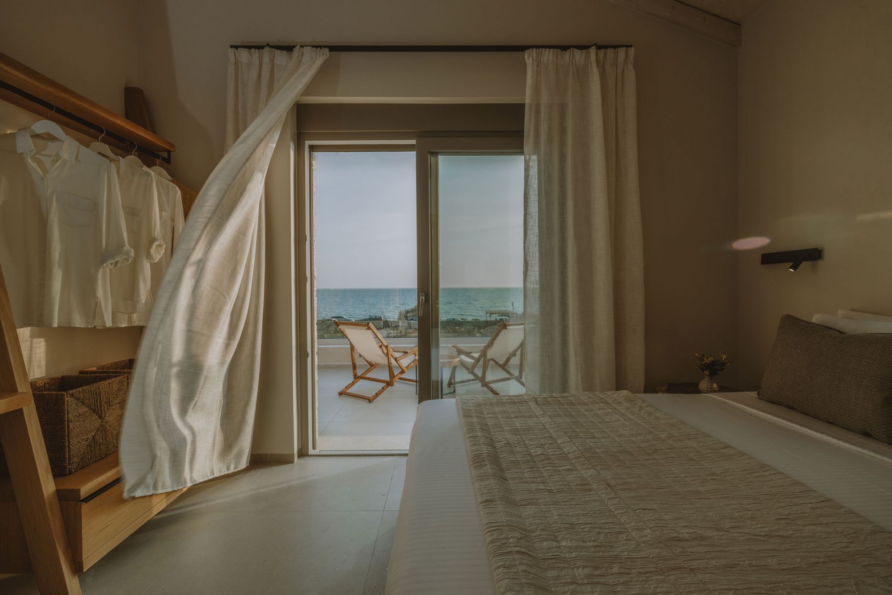 Nama Seaside Villas Master vila spavaća soba.jpg