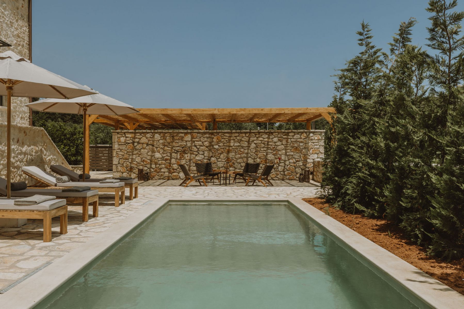 Nama Seaside Villas porodična vila bazen.jpg