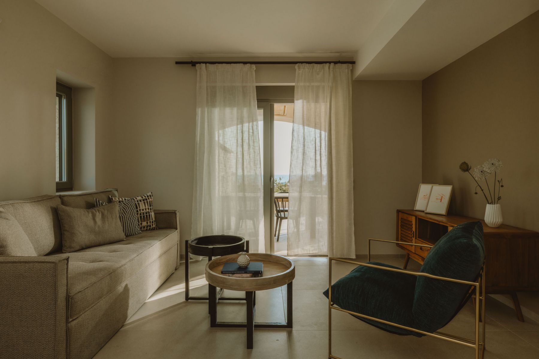 Nama Seaside Villas porodična vila dnevni boravak.jpg
