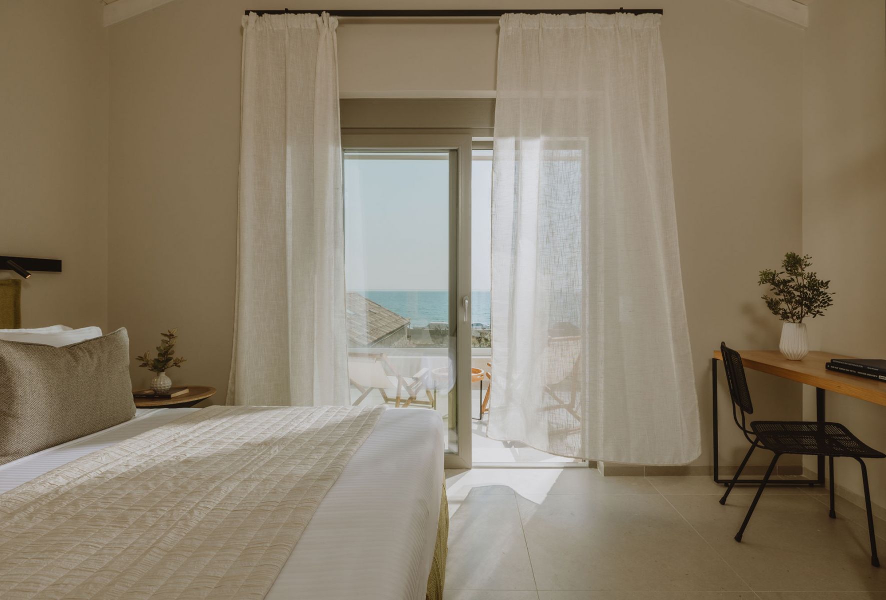 Nama Seaside Villas porodična vila spavaća soba.jpg
