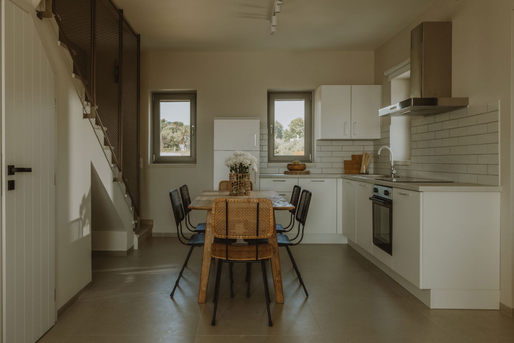 Nama Seaside Villas porodična vila trpezarija.jpg