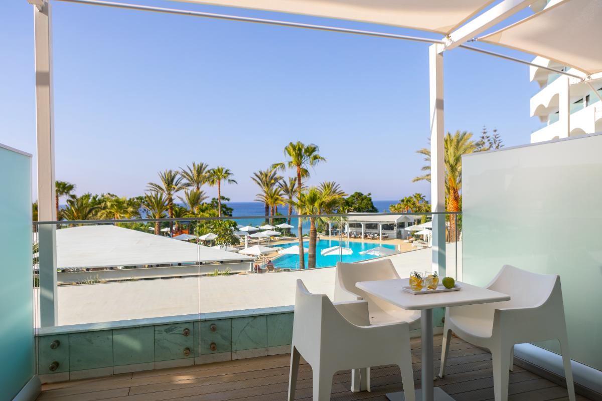 Crystal Spring Beach Hotel balkon.jpg