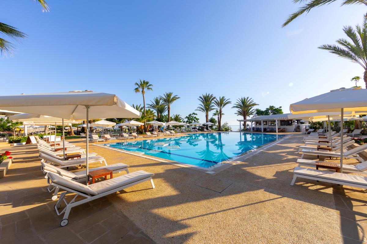 Crystal Spring Beach Hotel bazen.jpg