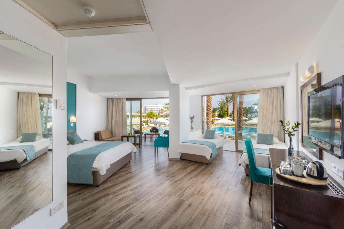 Crystal Spring Beach Hotel izgled porodične sobe.jpg