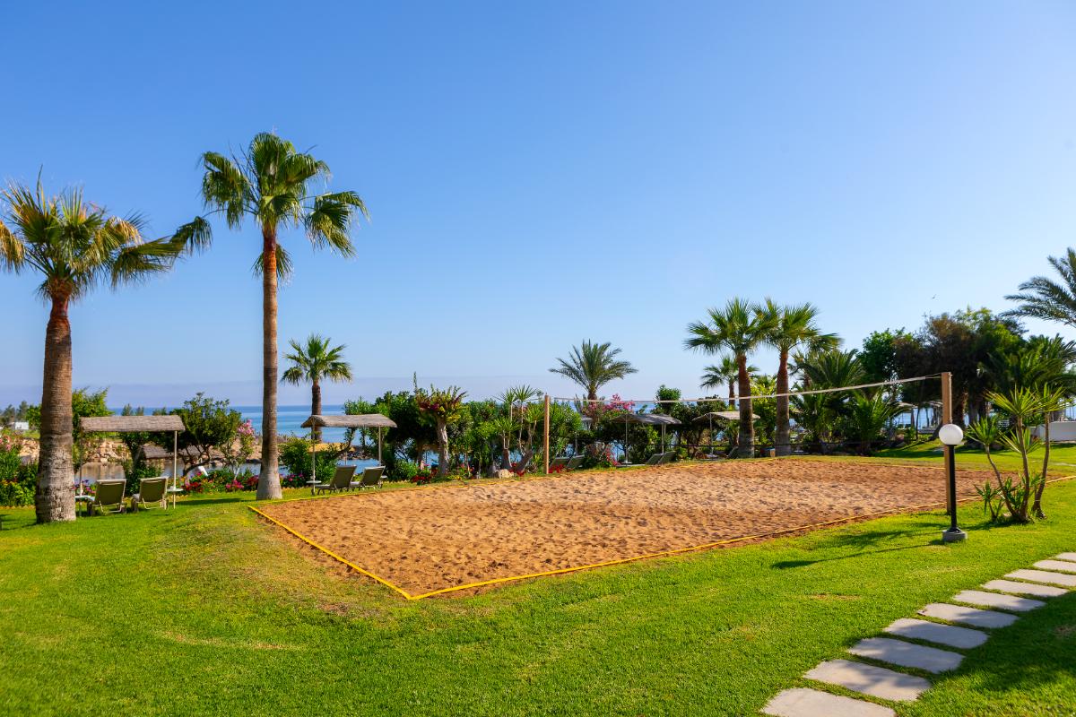 Crystal Spring Beach Hotel odbojka na pesku.jpg