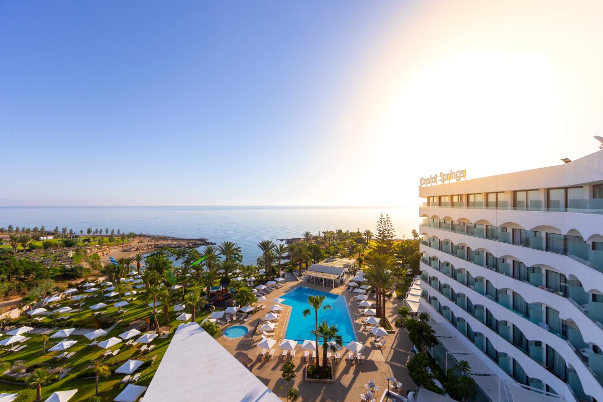 Crystal Spring Beach Hotel spoljni izgled.jpg
