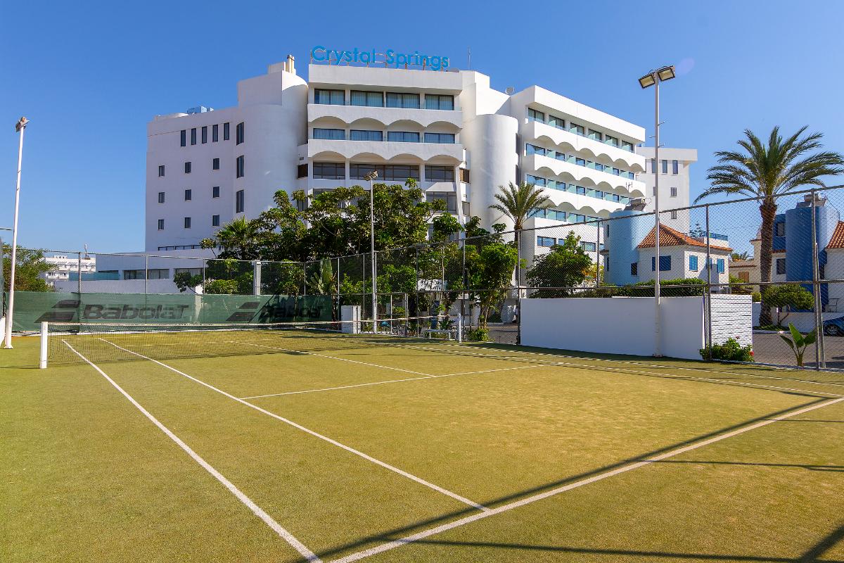 Crystal Spring Beach Hotel teniski teren.jpg