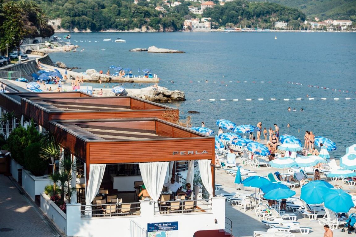 Hotel Perla-Plaza.jpg