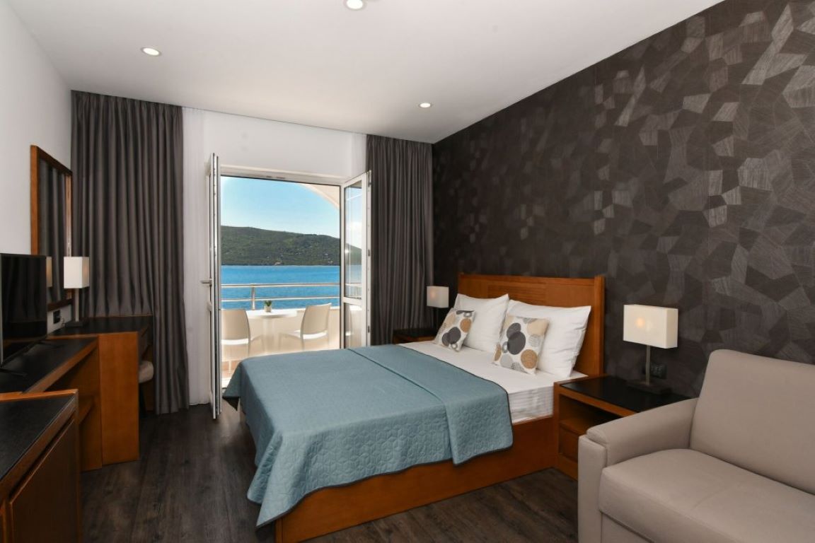 Perla Hotel-Trokrevetna soba.jpg