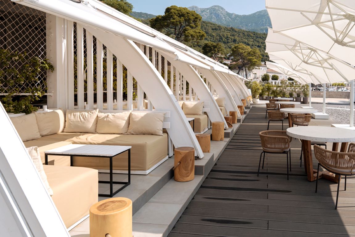 Lazure Hotel and Marina-Bar na plazi.jpg