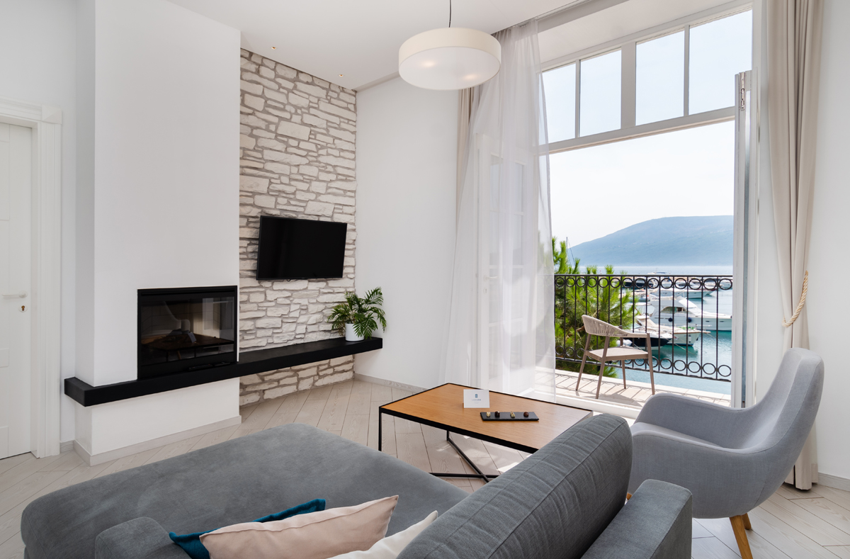 Lazure Hotel and Marina-Executive suite pogled more.jpg