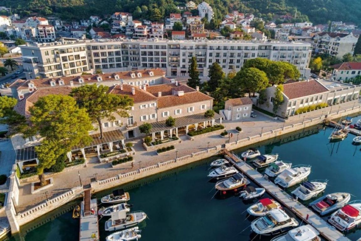 Lazure Hotel and Marina-Kompleks hotela.jpg