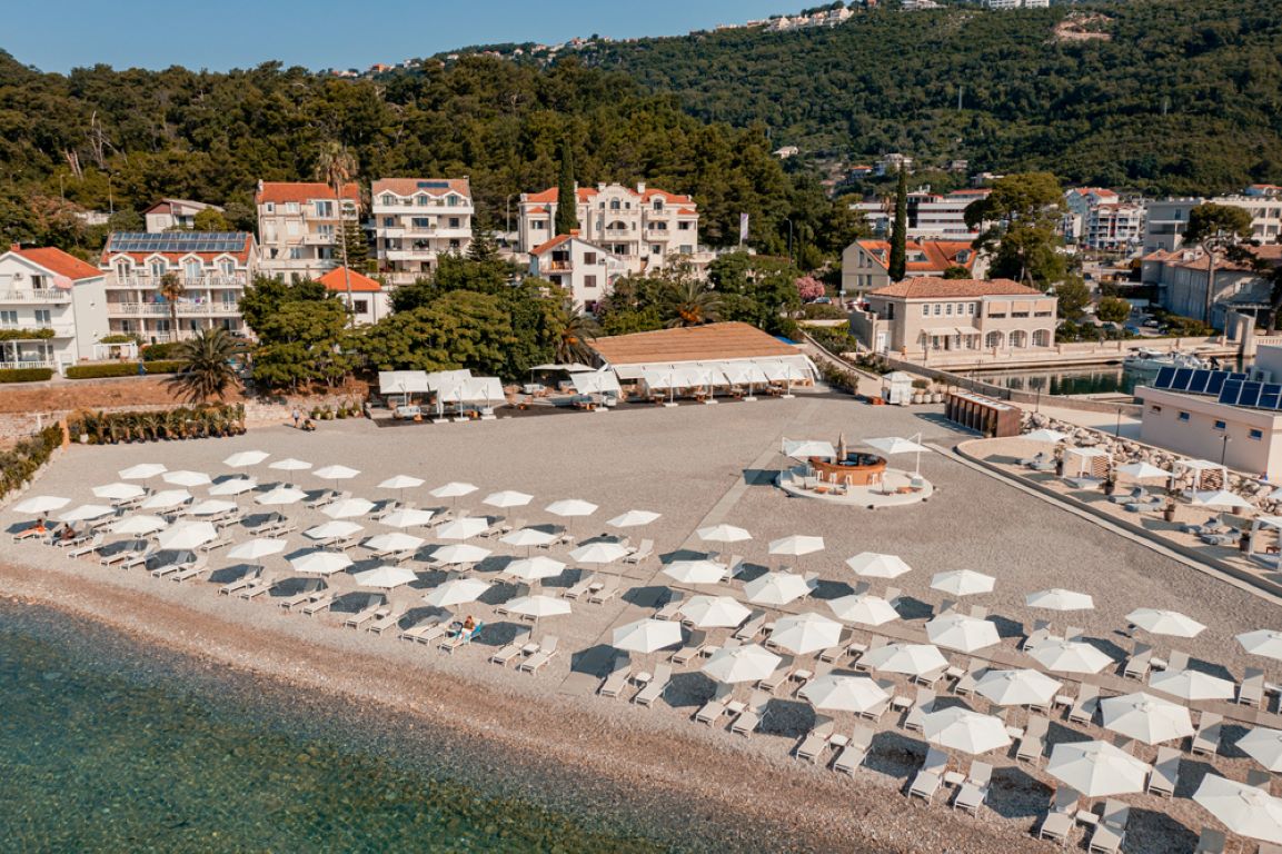 Lazure Hotel and Marina-Plaza.jpg