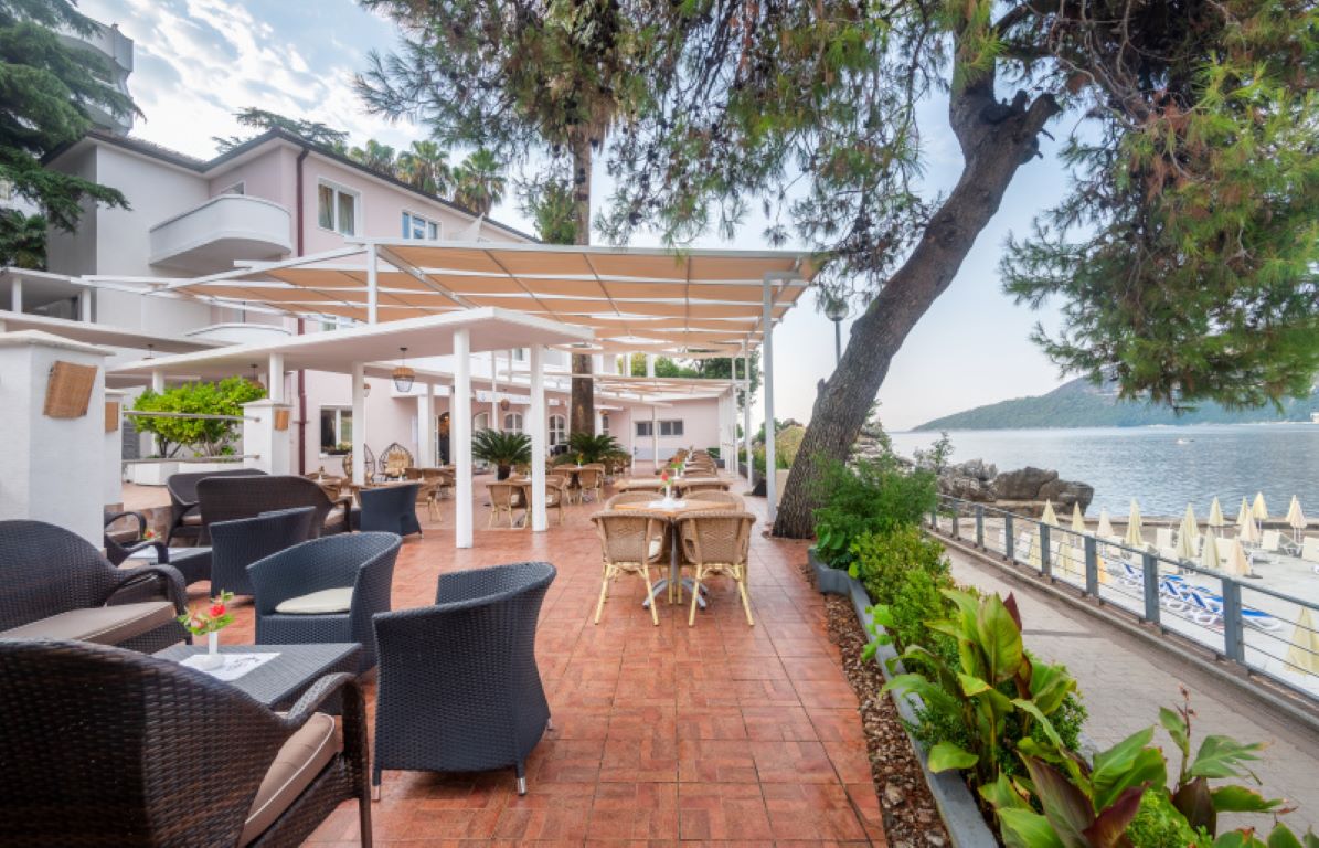 Hunguest Sun Resort-Bar.jpg