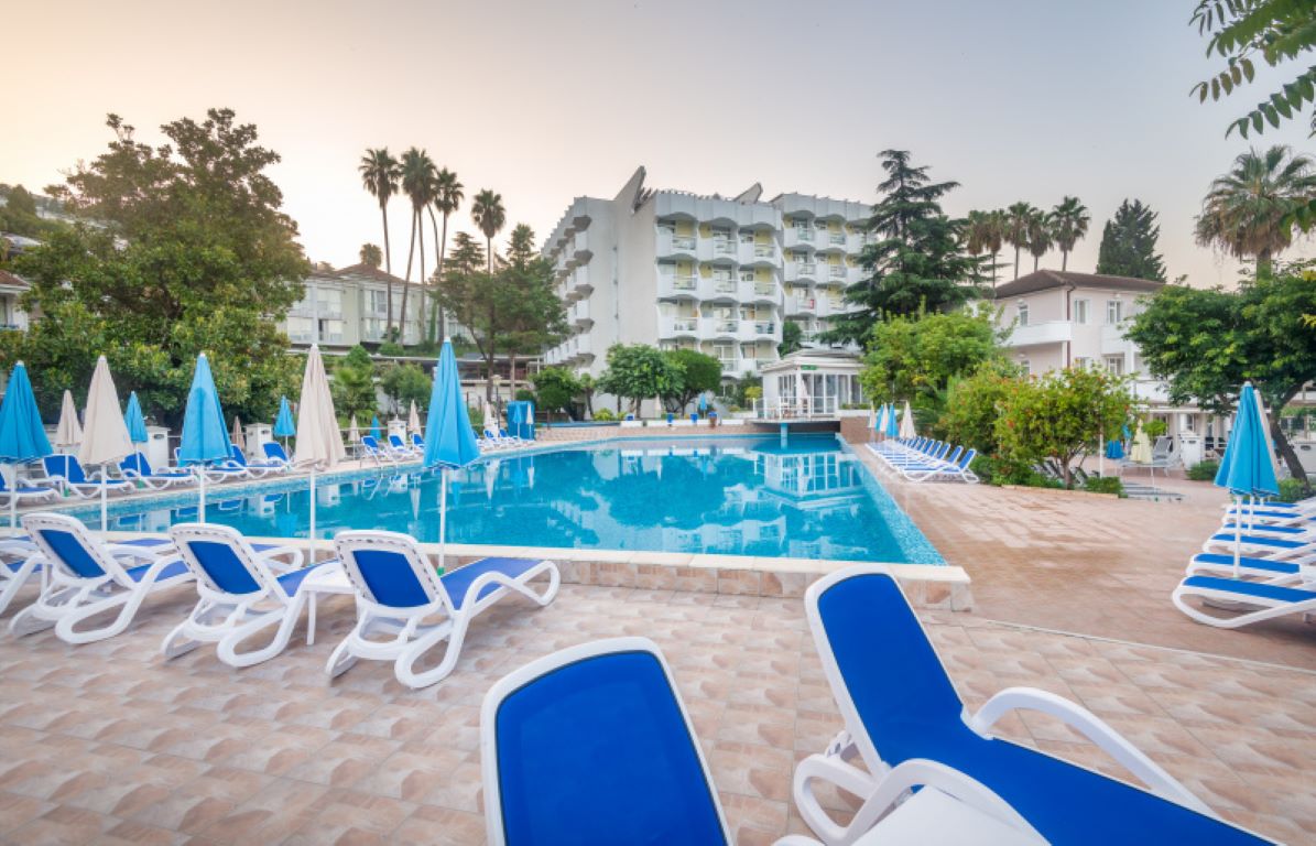Hunguest Sun Resort Hotel-Bazen.jpg