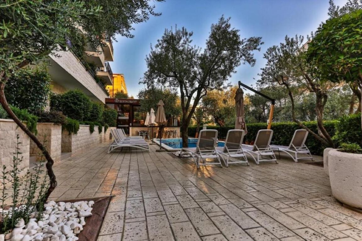 Harmony by Aycon Hotel-Oblast oko bazena.jpg