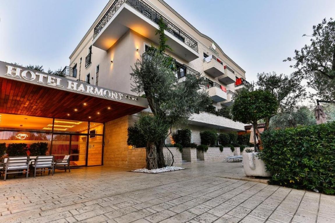 Harmony by Aycon-Ulaz u hotel.jpg
