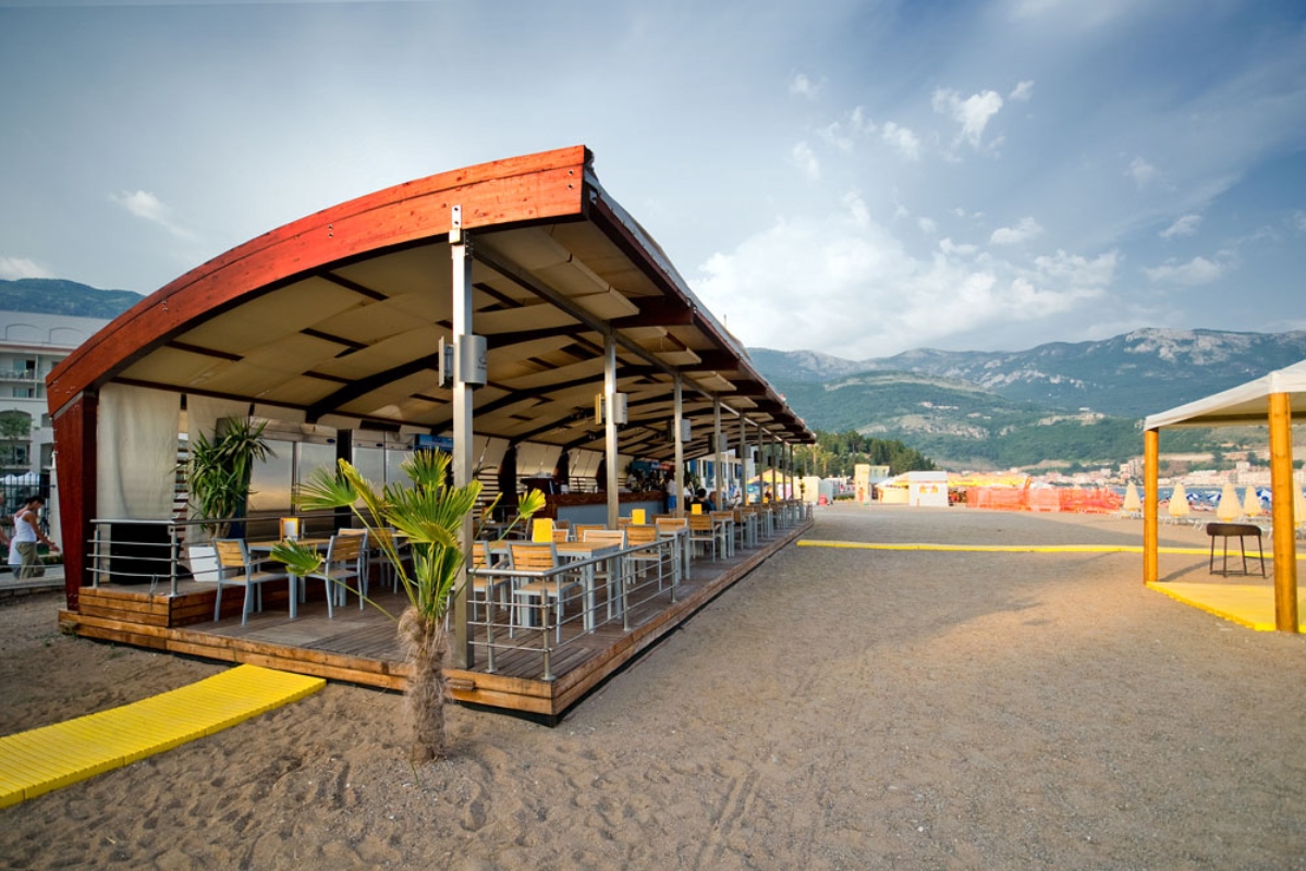 Splendid Confernce & Spa Resort bar na plaži.jpg