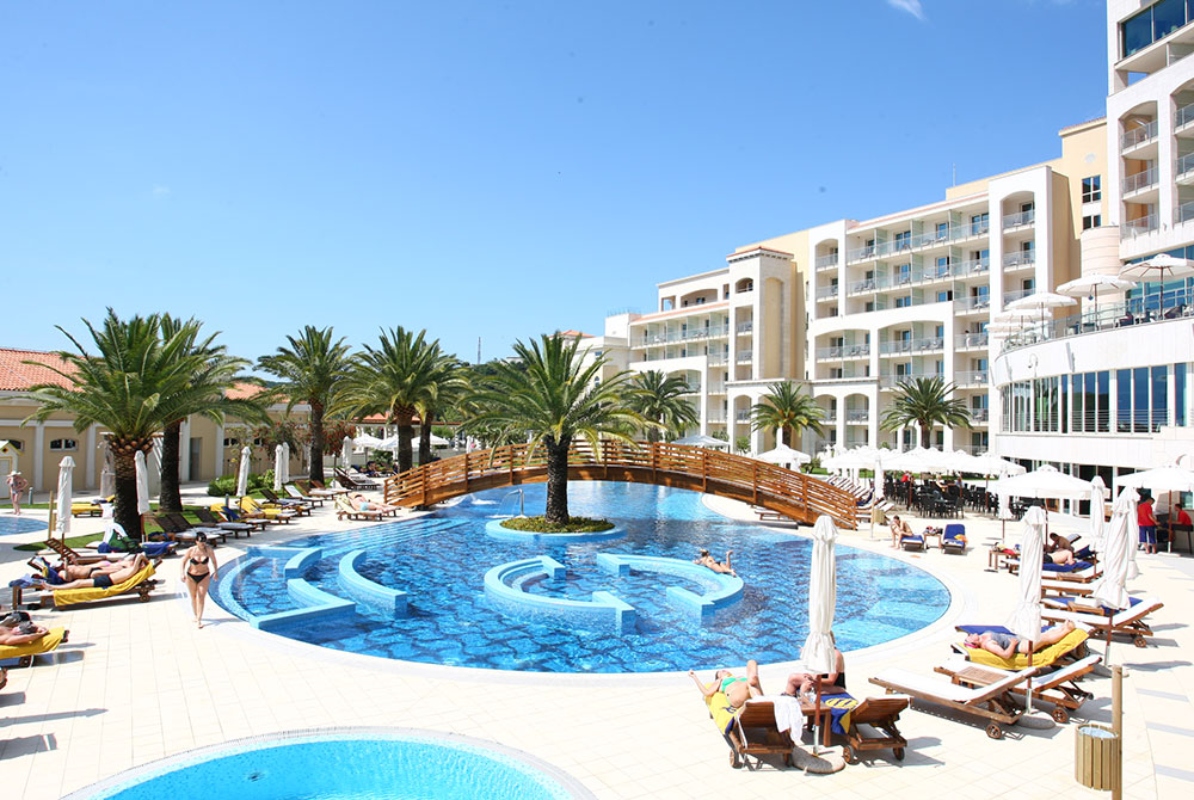 Splendid Confernce & Spa Resort bazen.jpg