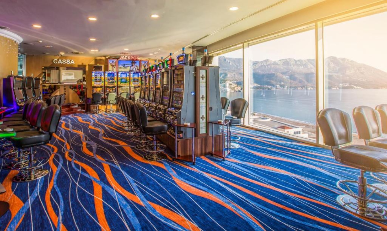 Splendid Confernce & Spa Resort casino.jpg