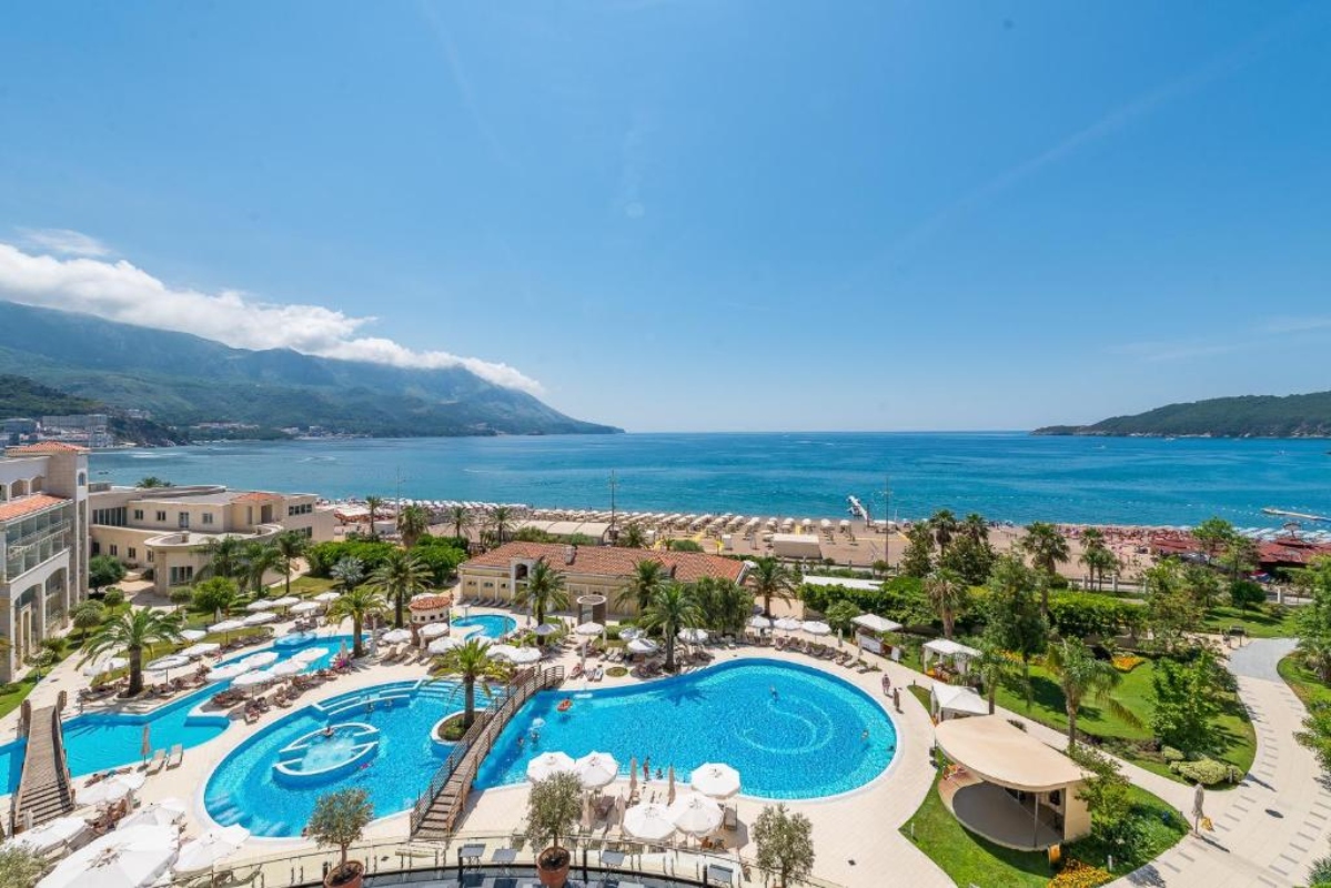 Splendid Confernce & Spa Resort dvorište.jpg
