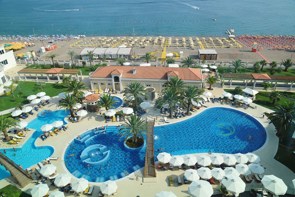 Splendid Confernce & Spa Resort otvoreni bazeni.jpg