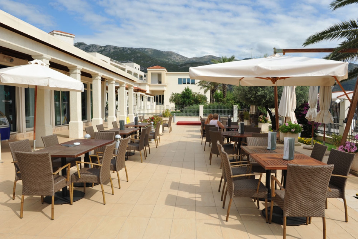 Splendid Confernce & Spa Resort promenada.jpg