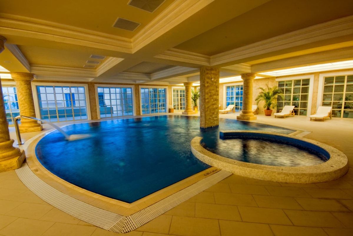 Splendid Confernce & Spa Resort zatvoren bazen.jpg