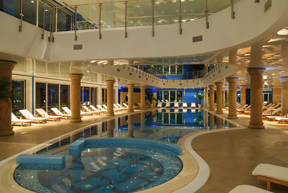 Splendid Confernce & Spa Resort zatvoreni bazeni.jpg
