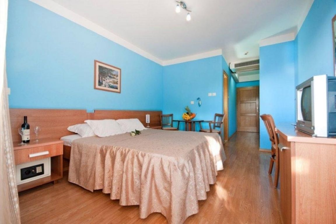 Hotel WGrand-Klasik soba.jpg