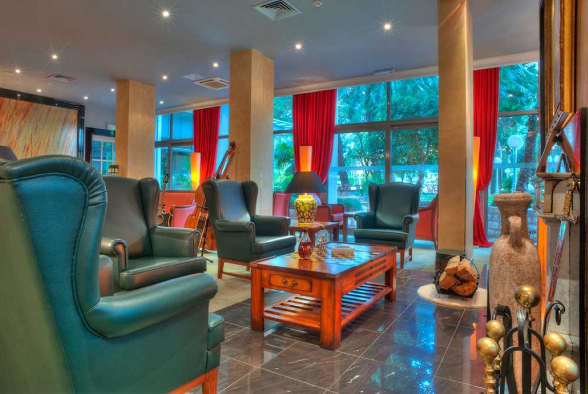 Hotel Rivijera-Lobby.jpg