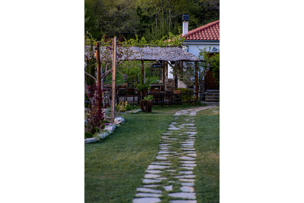 Karaiskos Farm dvorište.jpg