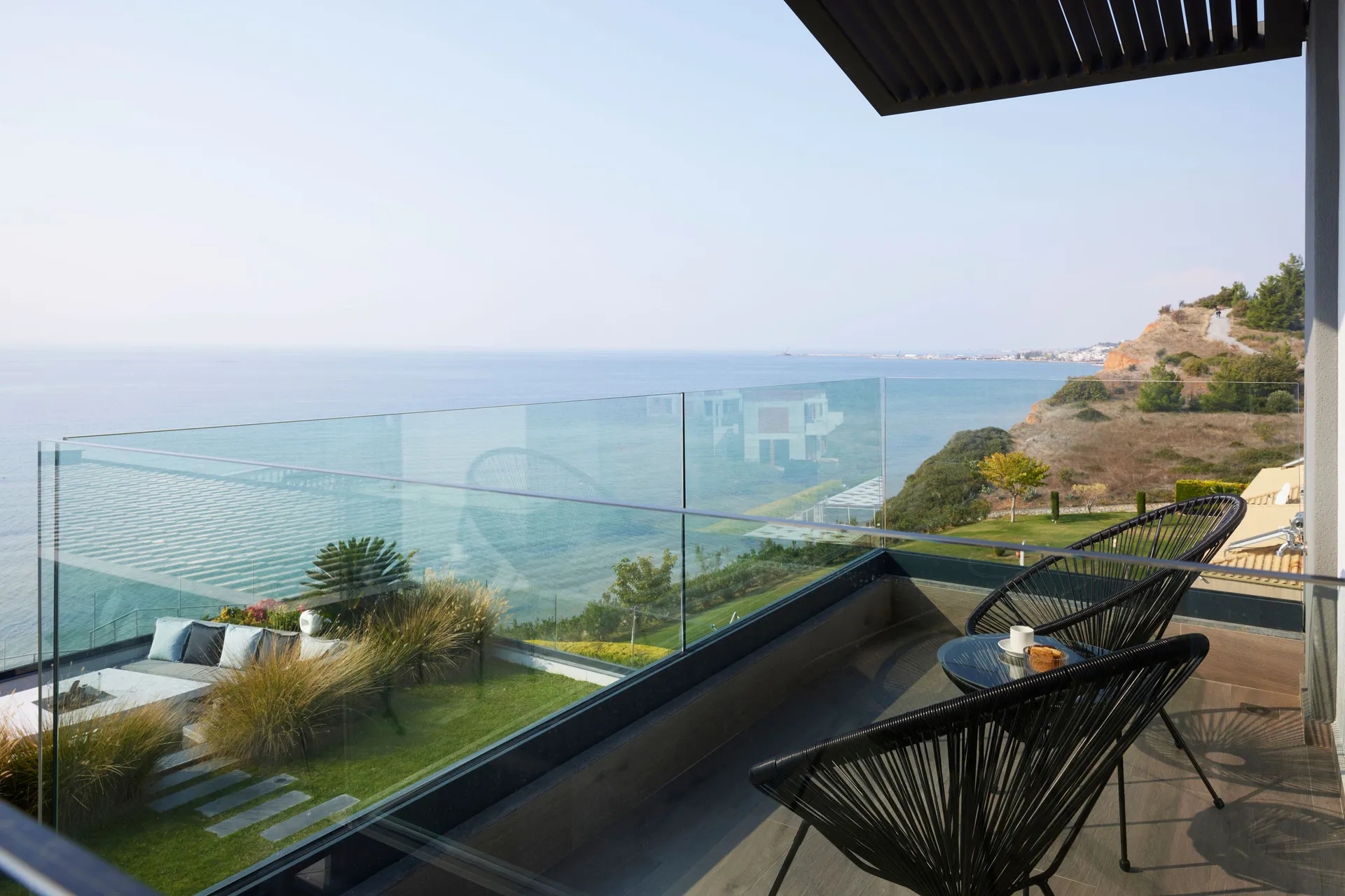 Villa OMNIA - Luxury Bound on Earth balkon.jpg