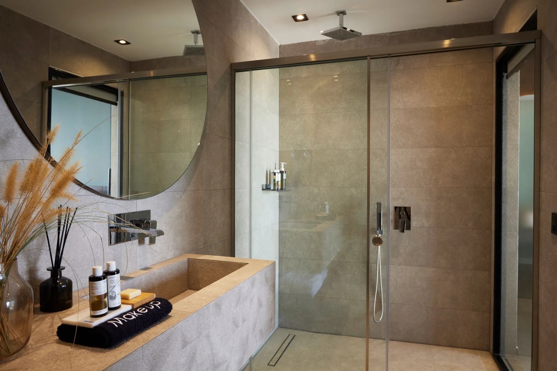 Villa OMNIA - Luxury Bound on Earth izgled kupatila.jpg