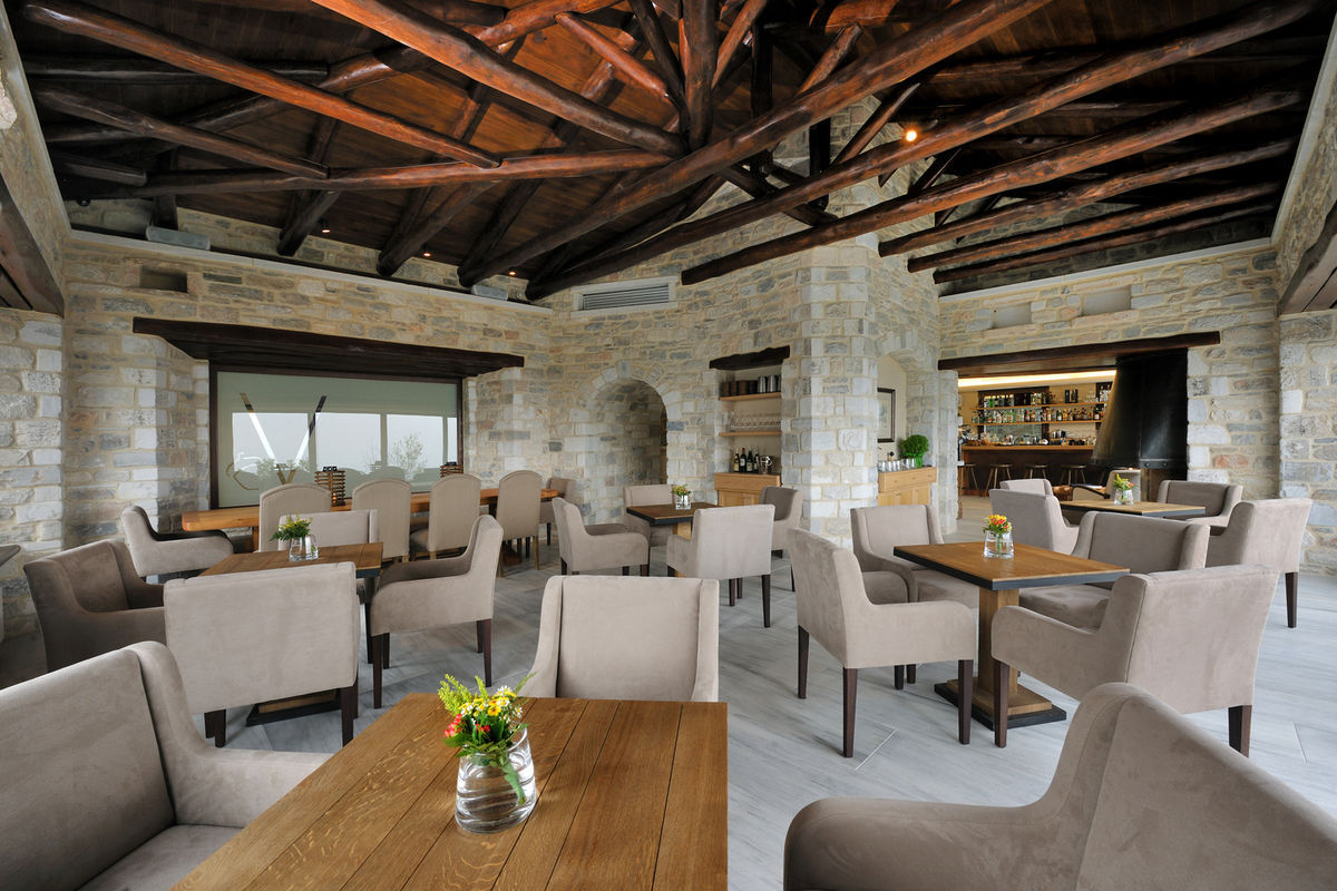 Valeni Boutique Hotel bar.jpg