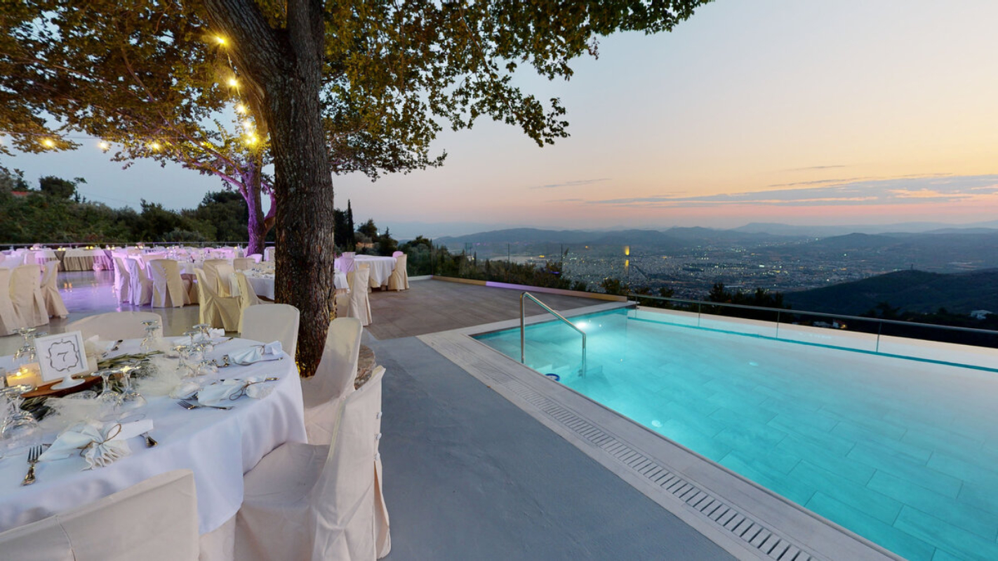 Valeni Boutique Hotel bazen na otvorenom.jpg