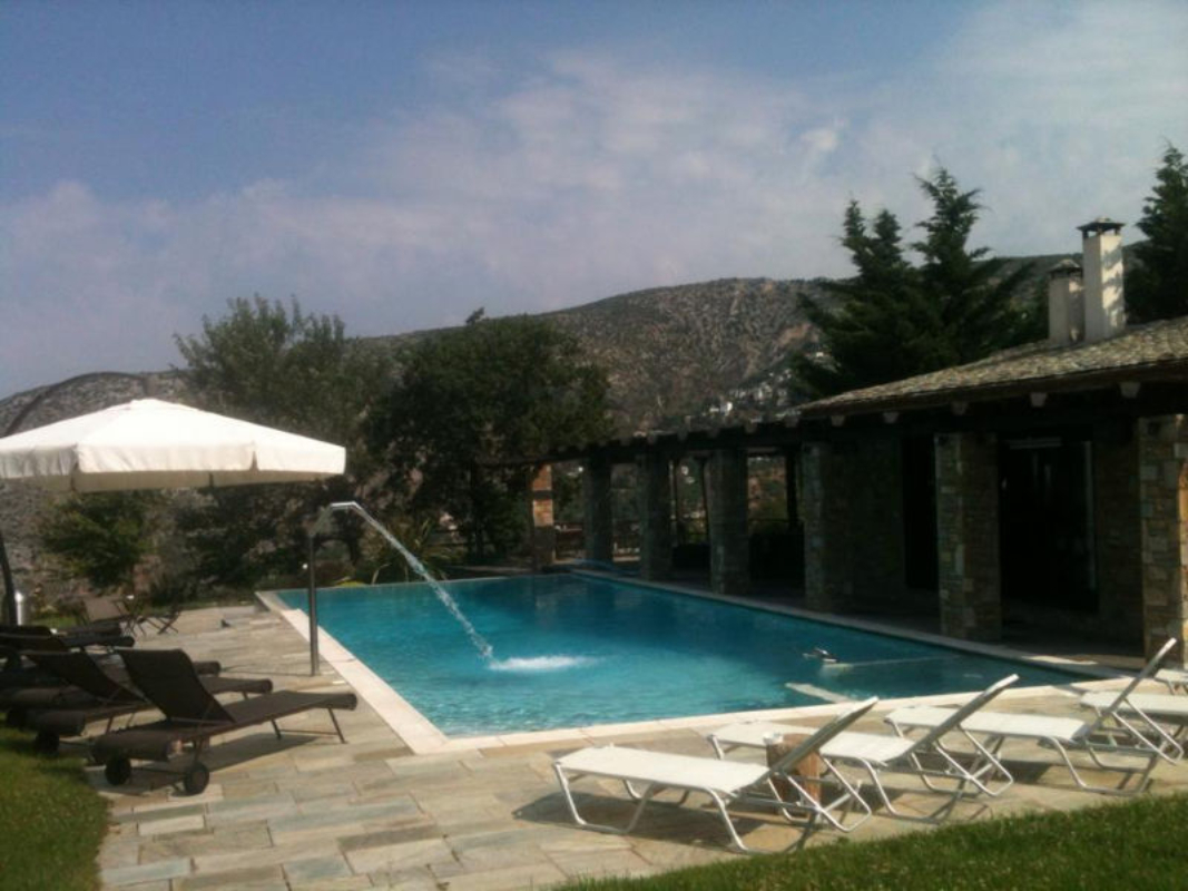 Valeni Boutique Hotel bazen.jpg