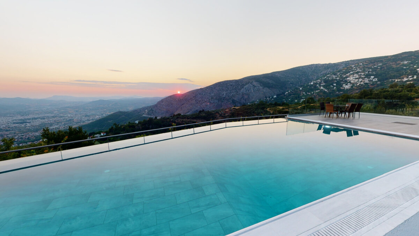 Valeni Boutique Hotel pogled sa bazena.jpg