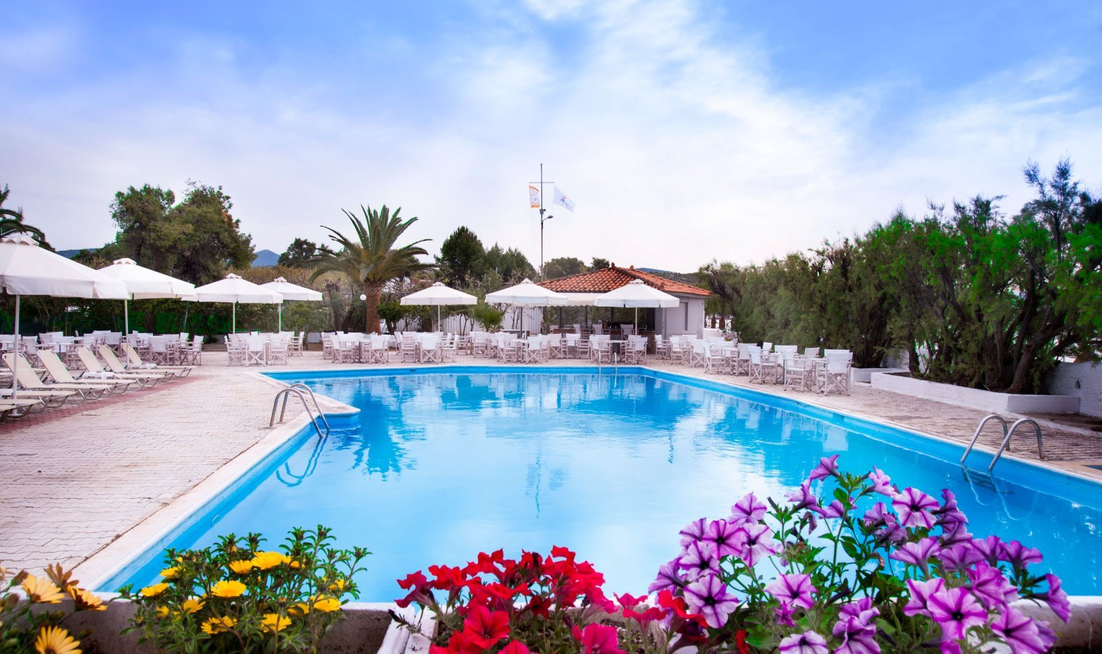 The Grove Seaside hotel bazen.jpg