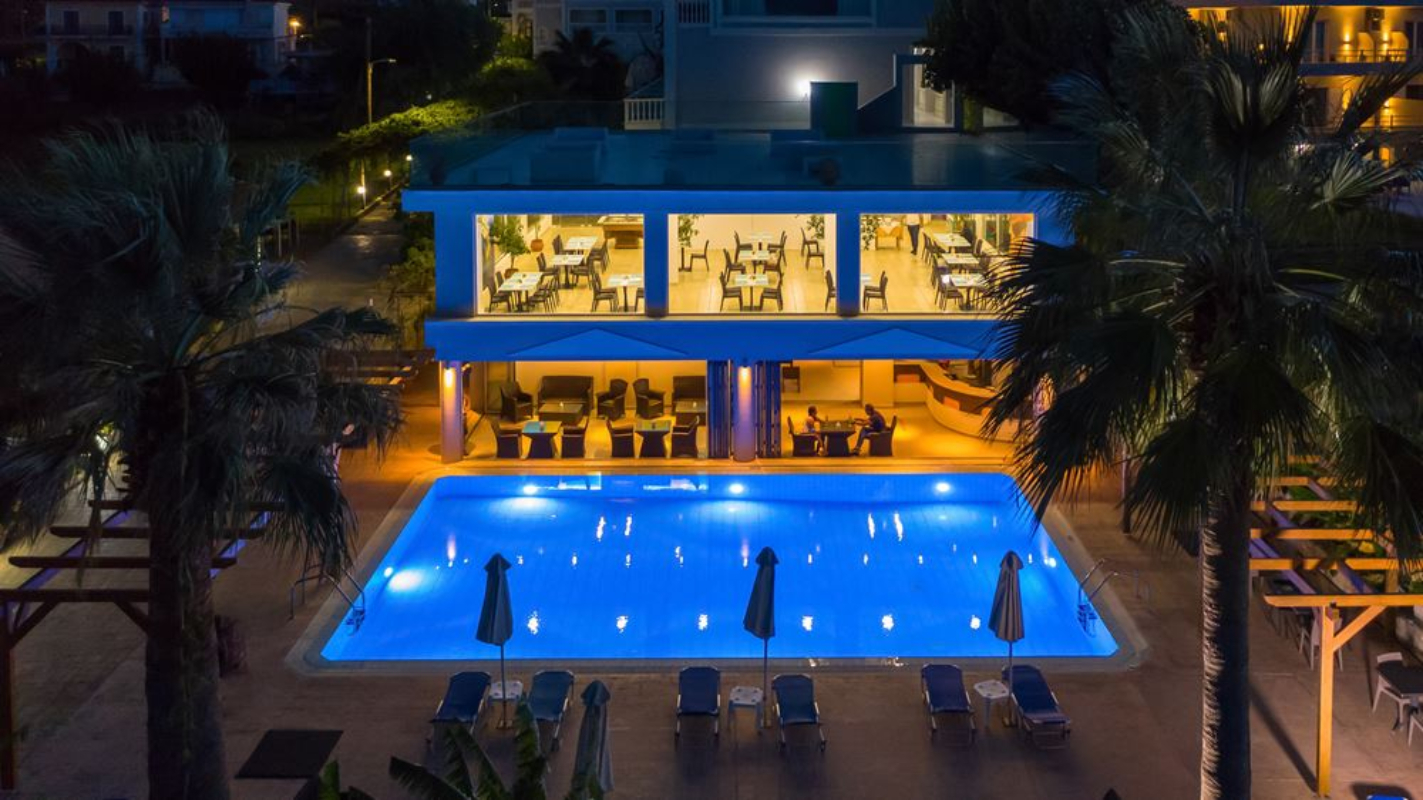 Belussi Beach Hotel & Suites bar.jpg